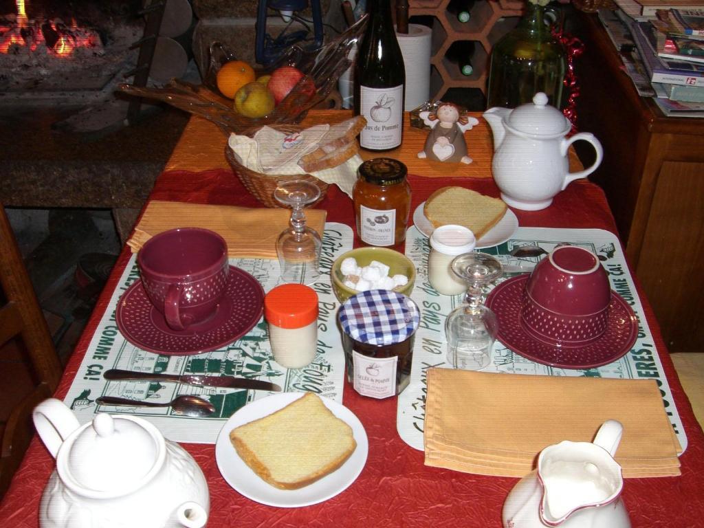 Gites De La Ferme Auberge De Mesauboin Billé Екстериор снимка