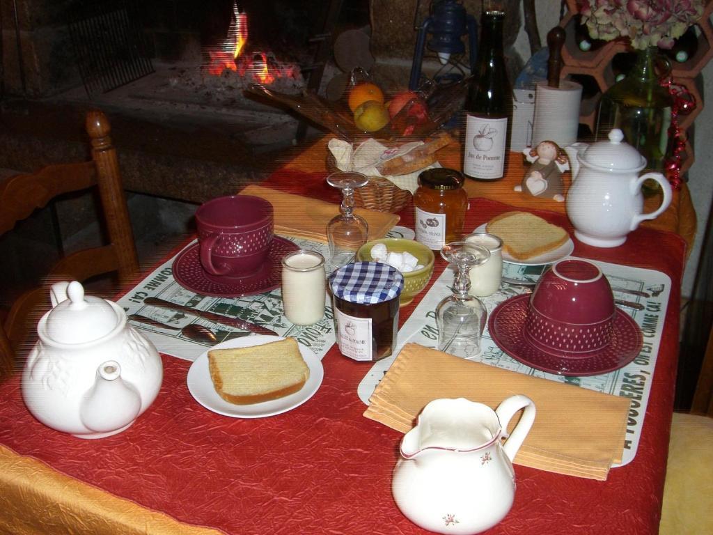 Gites De La Ferme Auberge De Mesauboin Billé Екстериор снимка